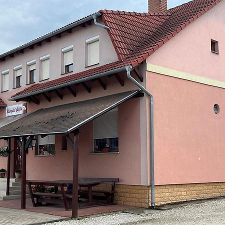 Hangulat Szallo Zalaszentbalazs Luaran gambar