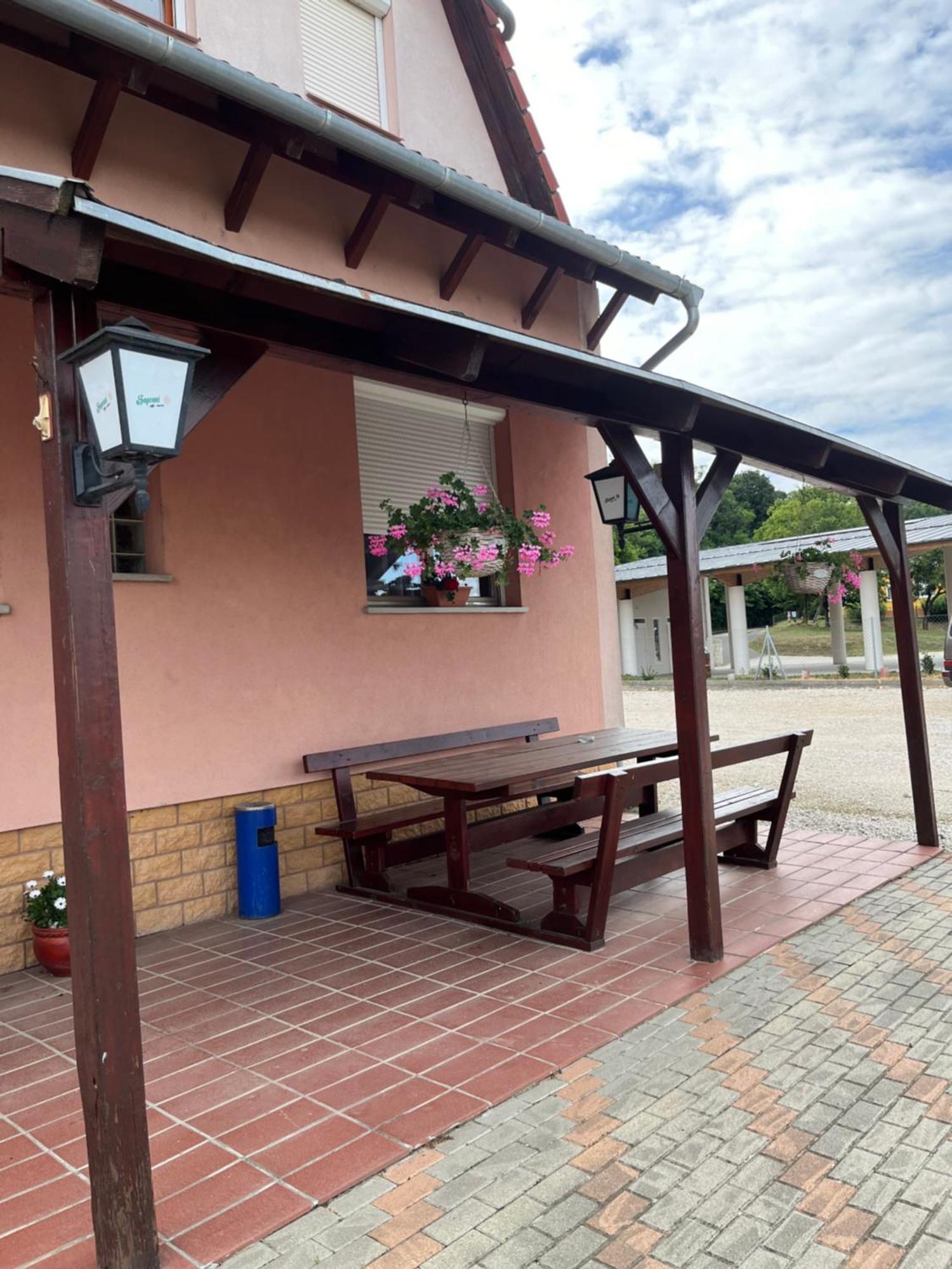 Hangulat Szallo Zalaszentbalazs Luaran gambar